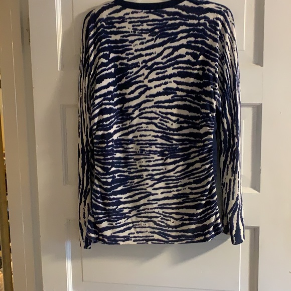 Gorgeous and figure flattering twin set - Picture 2 of 9